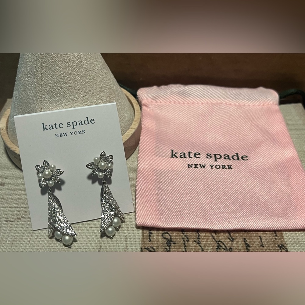 Kate Spade Antique Chic Clear/Silver Pearl & Crystal Drop Earrings Floral new